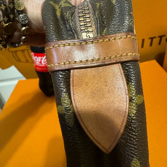 Louis Vuitton Compiegne 28 Clutch - Picture 6 of 10